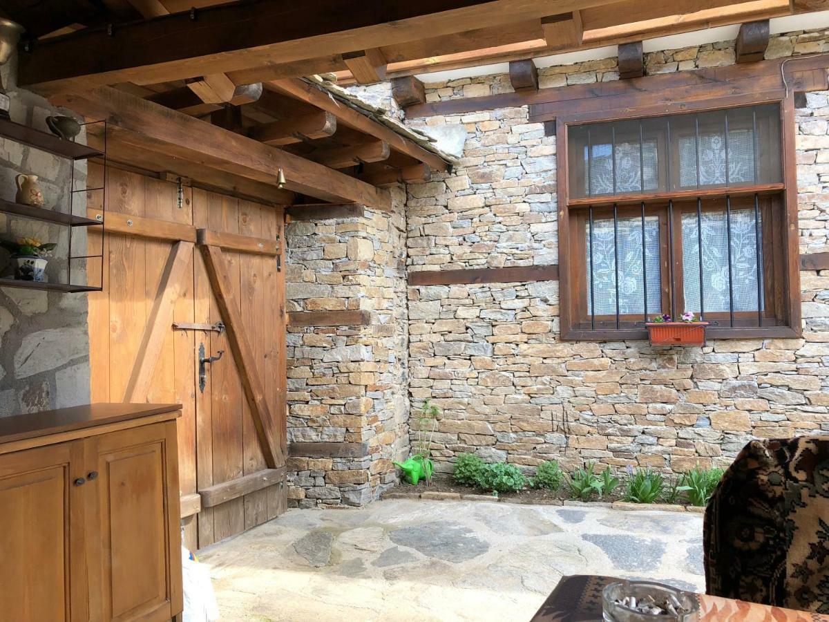 Hotel Тодорината Къща Leshten Exterior foto