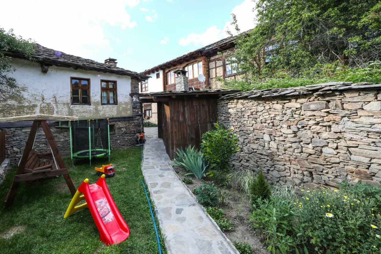Hotel Тодорината Къща Leshten Exterior foto