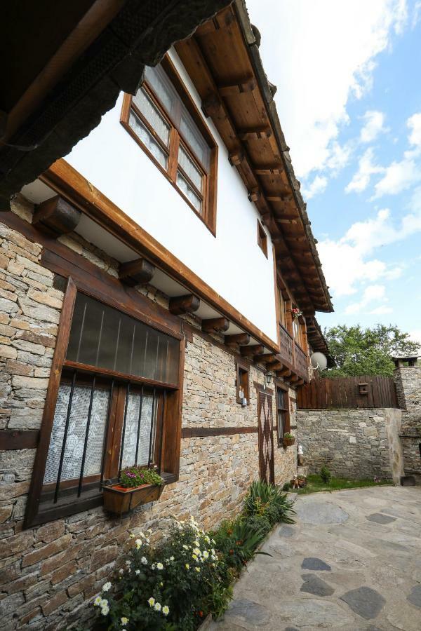 Hotel Тодорината Къща Leshten Exterior foto
