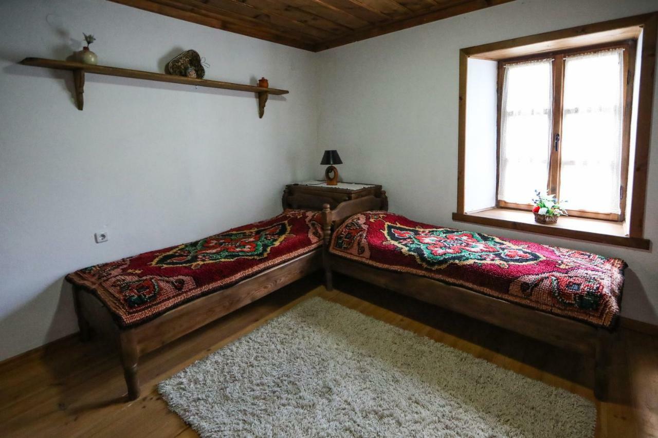 Hotel Тодорината Къща Leshten Exterior foto